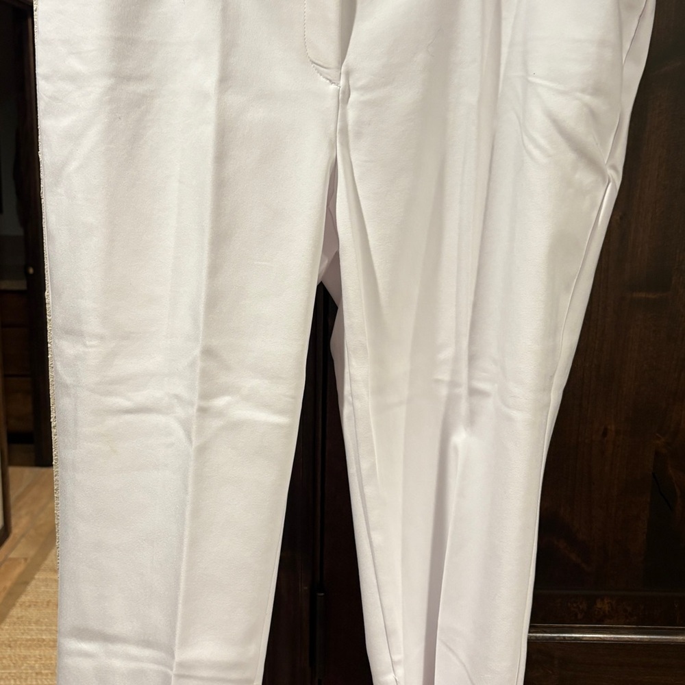 Investments White Cropped Pants - Picture 3 of 4